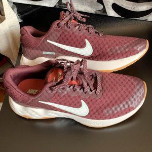 NIKE RENEW RIDE 3 WOMEN'S ROAD RUNNING SHOES - BURGUNDY